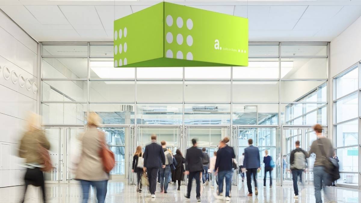 Triangular hanging structure