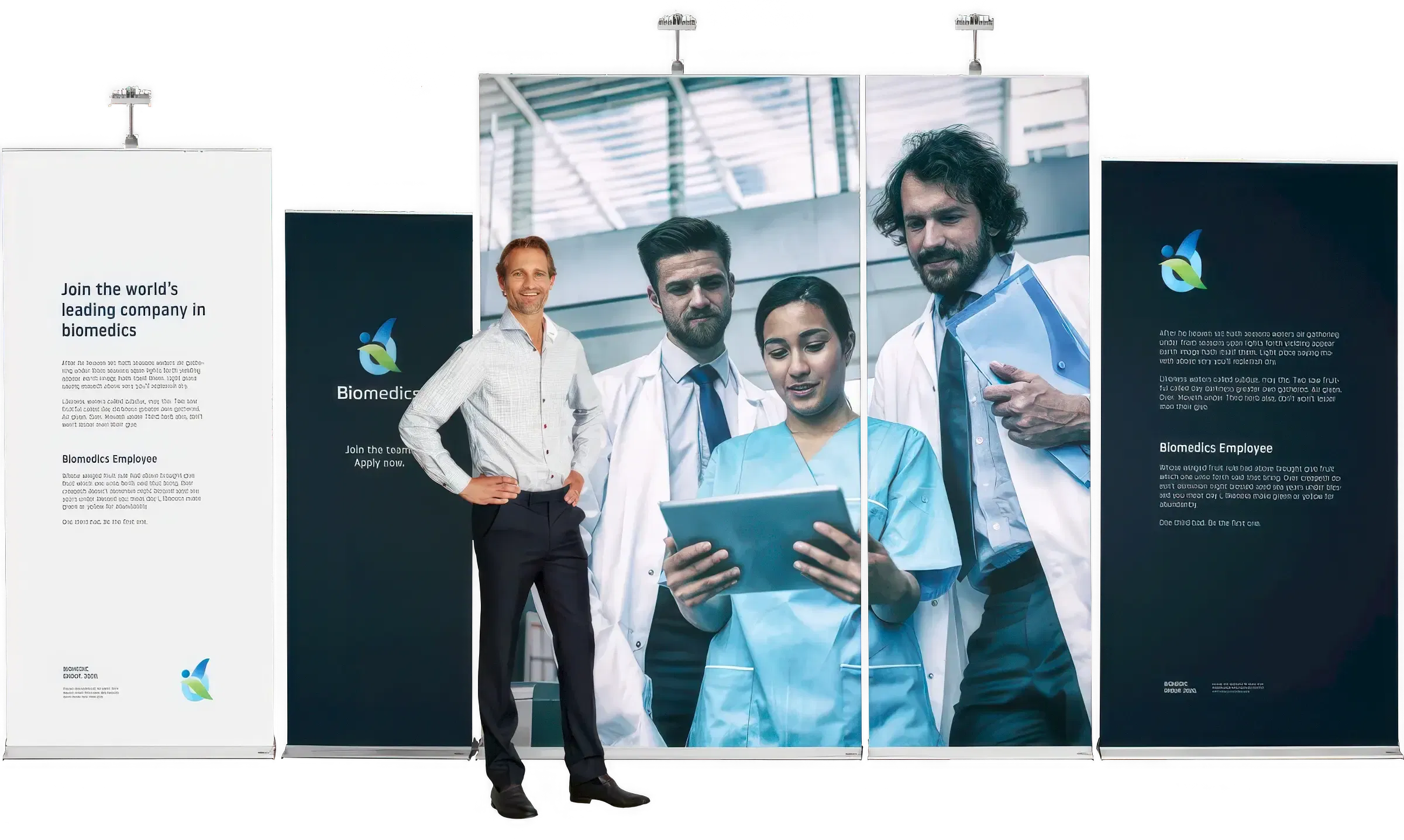 Man staat voor een biomedisch congresdisplay, waarop een groep professionals een tablet onderzoekt.